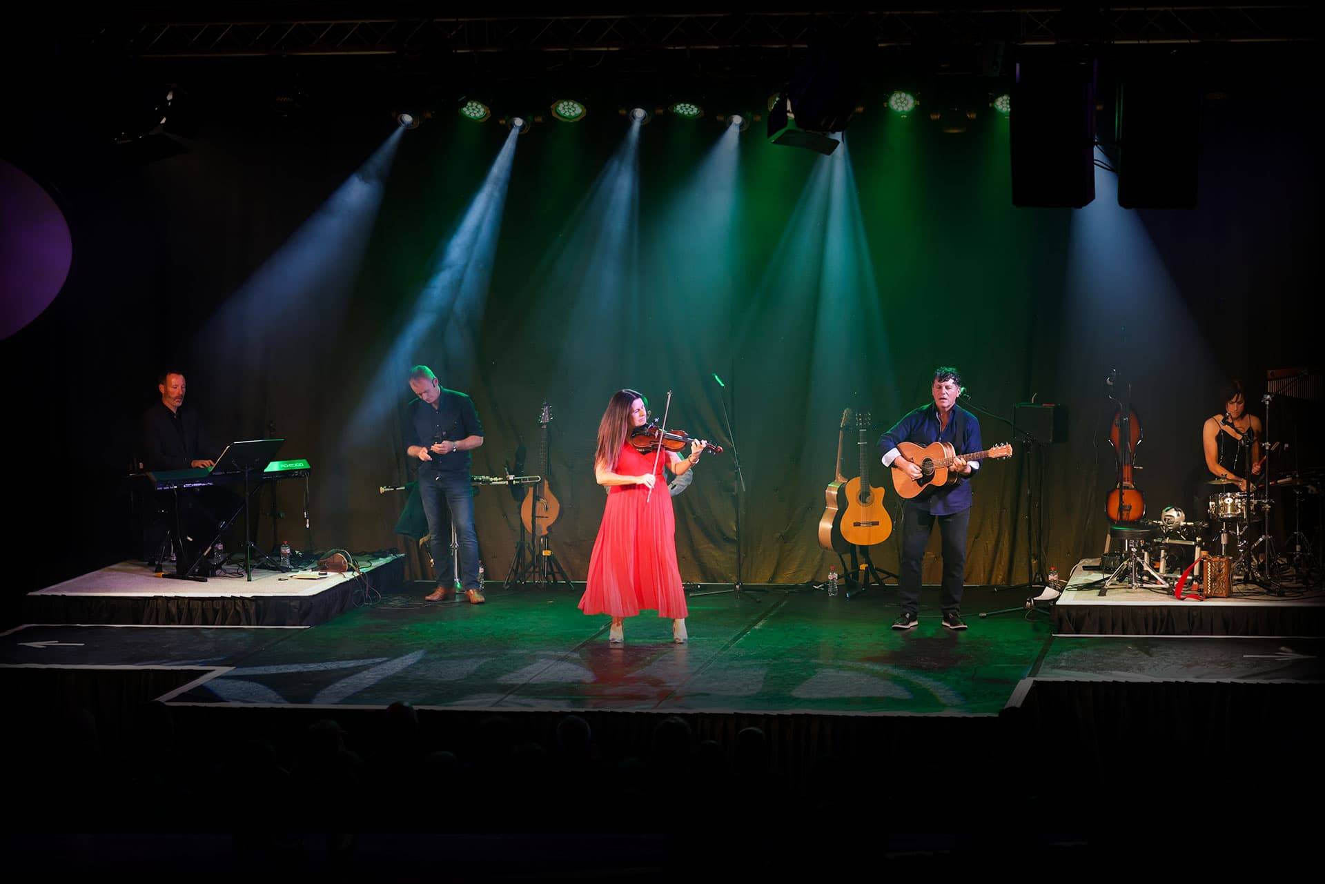 Wide shot of musicians with Marin and Chris centre stage 